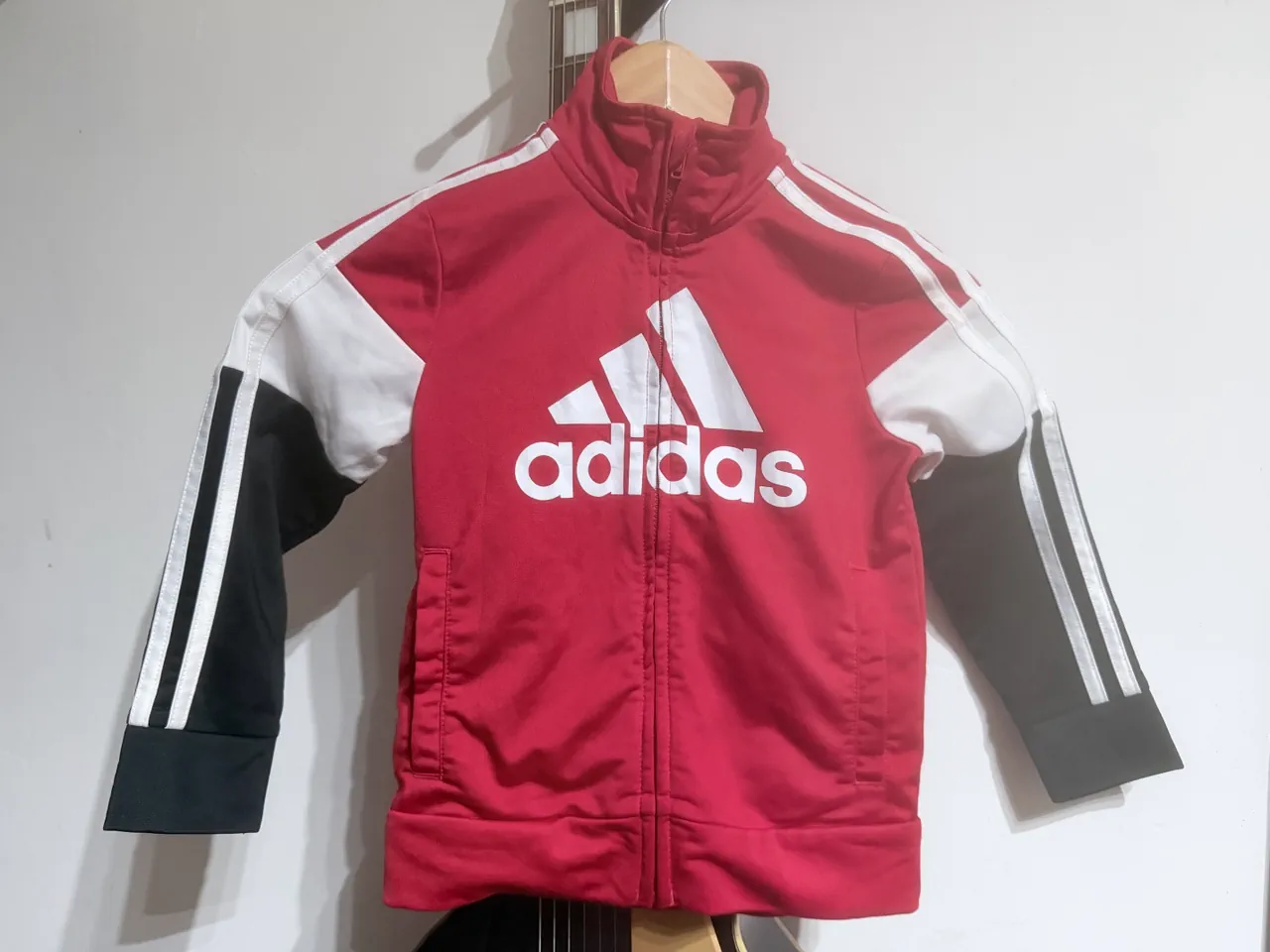 Campera adidas · Talle 4 años / 104 cm