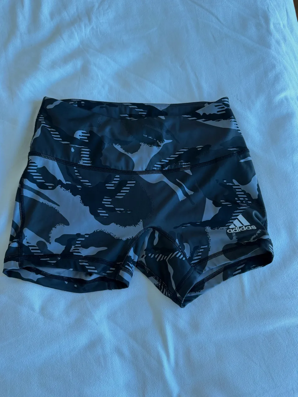 adidas · Talle S