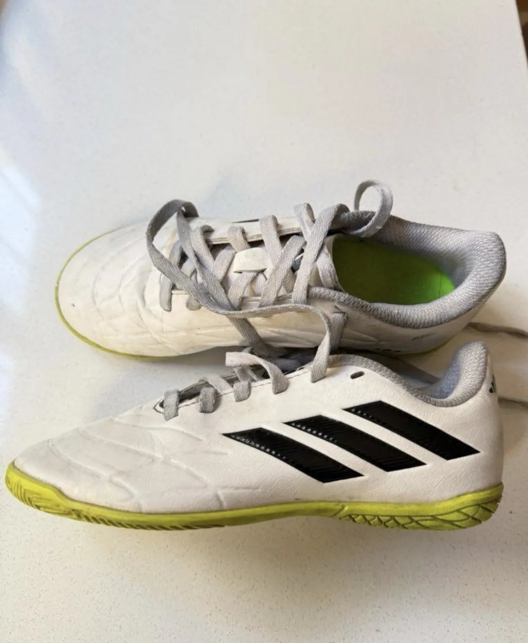 adidas · Talle AR 28