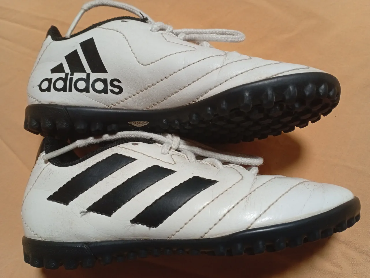 Botín de fútbol adidas - imagen 1