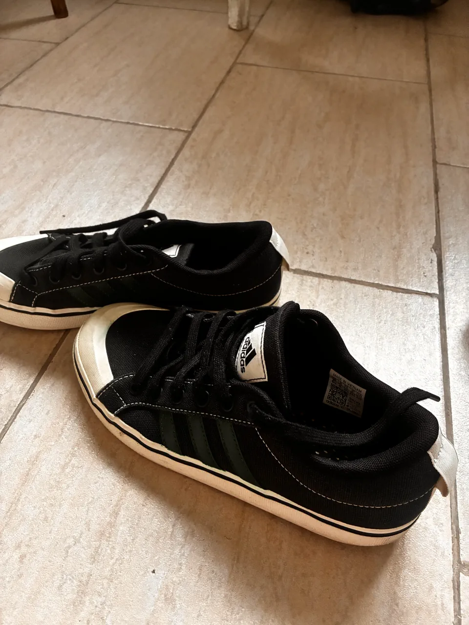 adidas · Talle AR 37