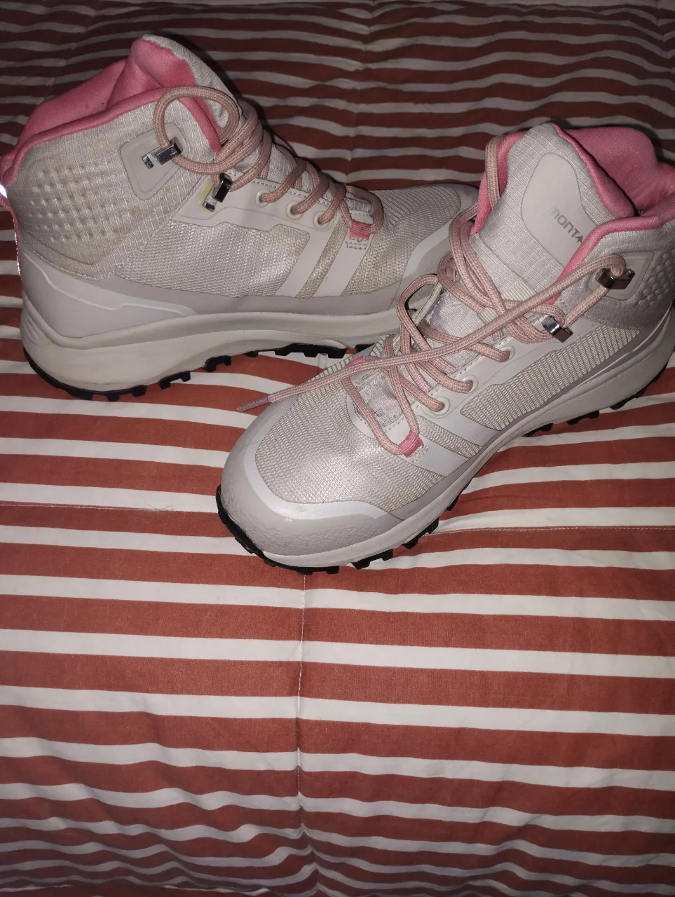 Botas Montagne · Talle AR 37