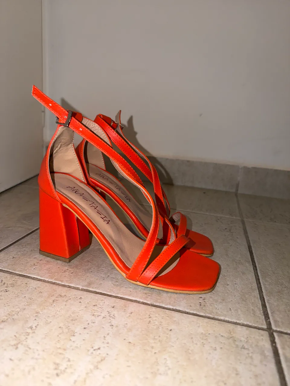ANASTASIA · Talle AR 35