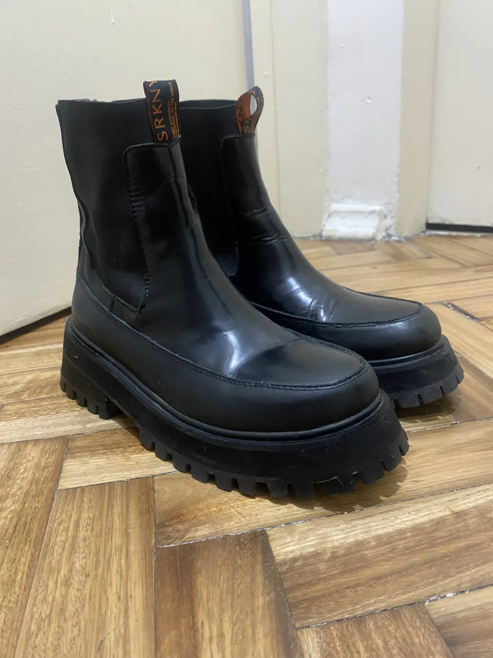 Borcegos Ricky Sarkany - imagen 1