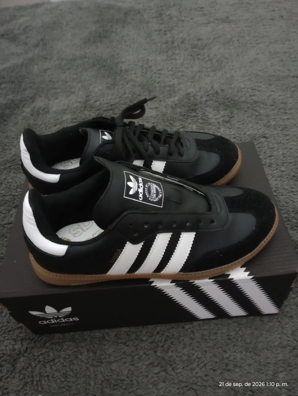adidas · Talle AR 37