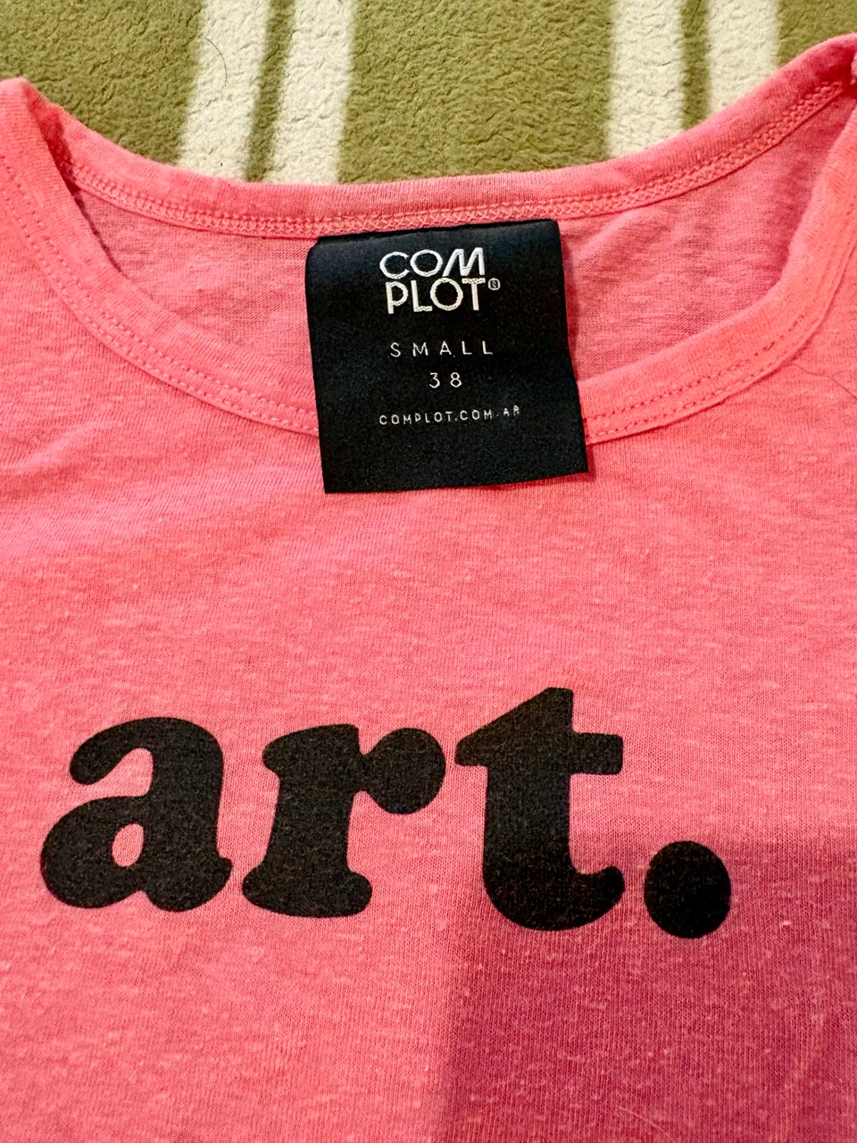 Remera Complot · Talle S