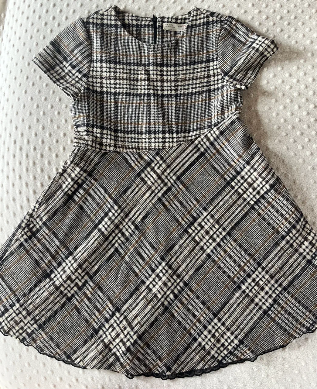 Vestido corto Zara Girls · Talle 10 años / 140 cm