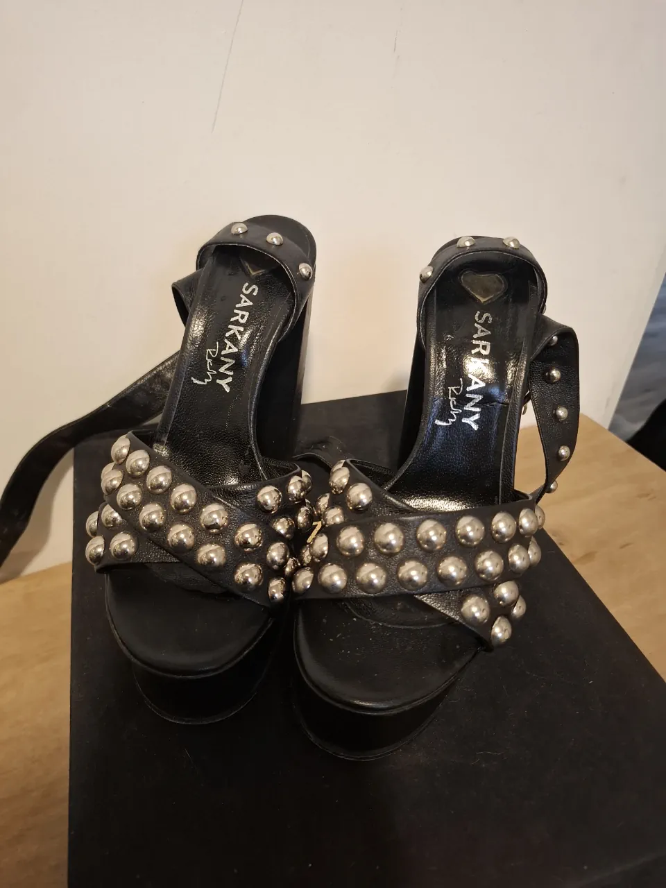 Sarkany · Talle AR 36