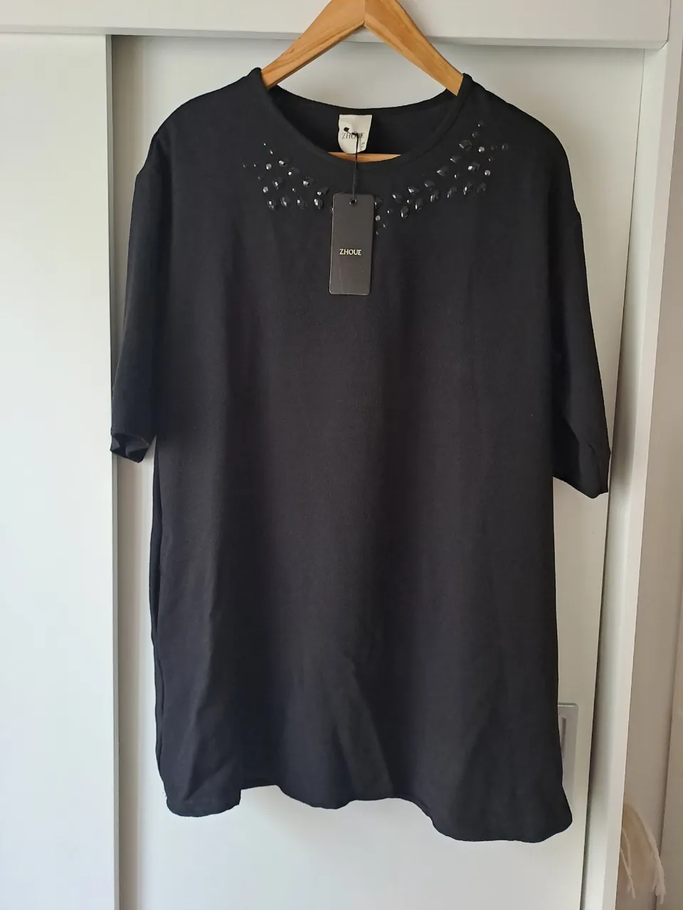Remera Zhoue · Talle M