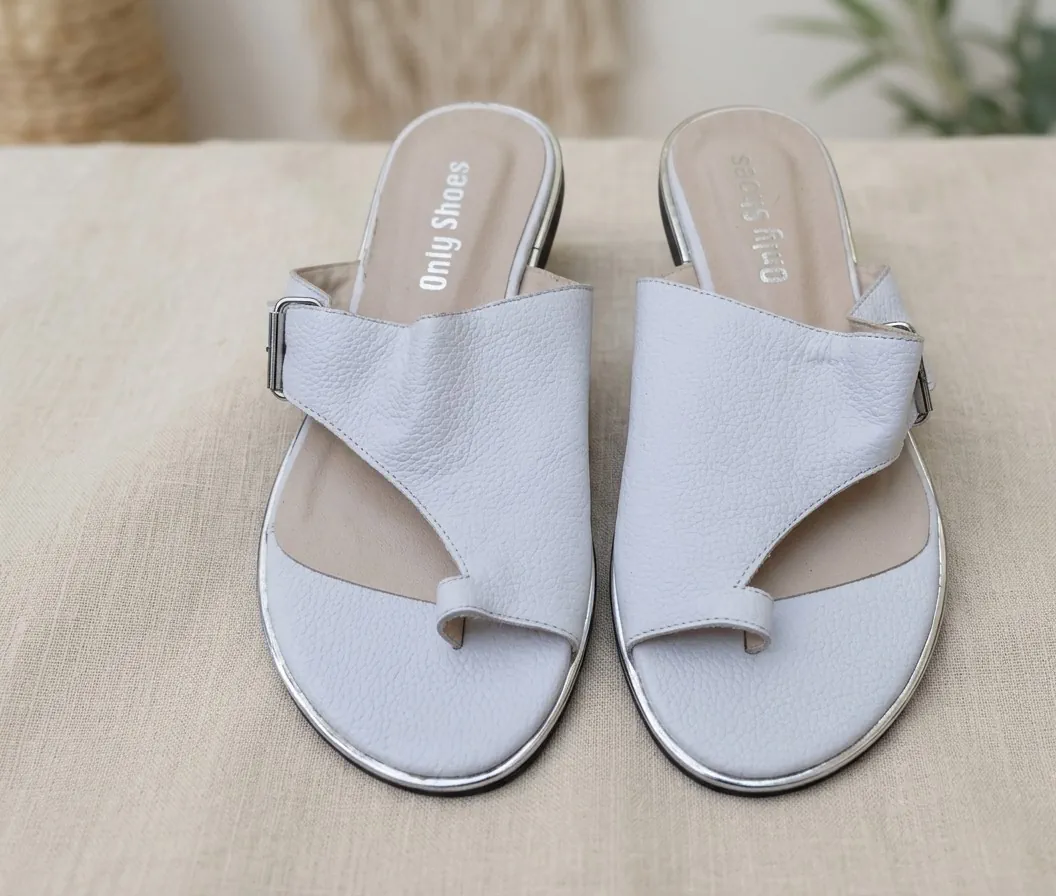 Only shoes · Talle AR 38
