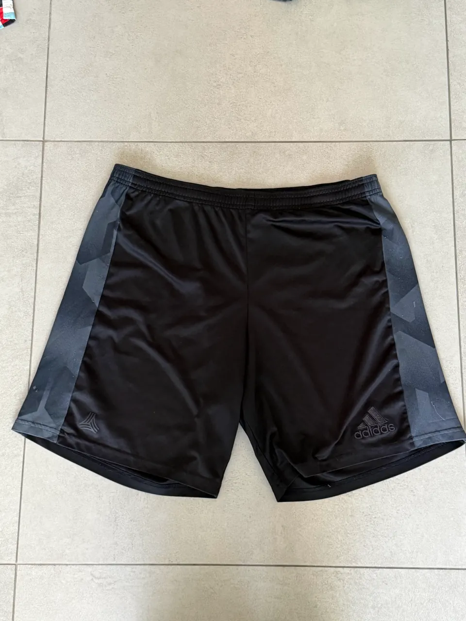 Short adidas · Talle M
