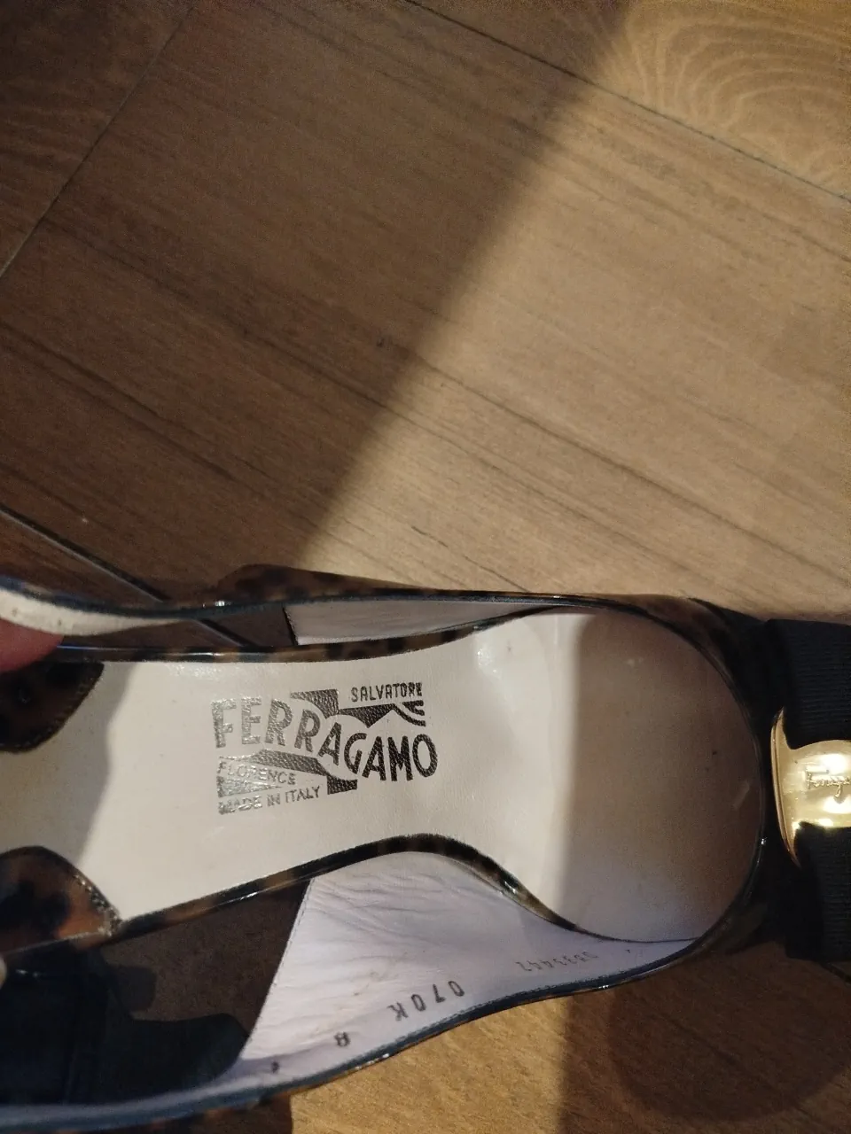 Salvatore Ferragamo · Talle AR 38