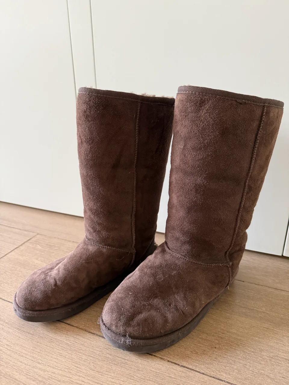 UGG · Talle EU 37