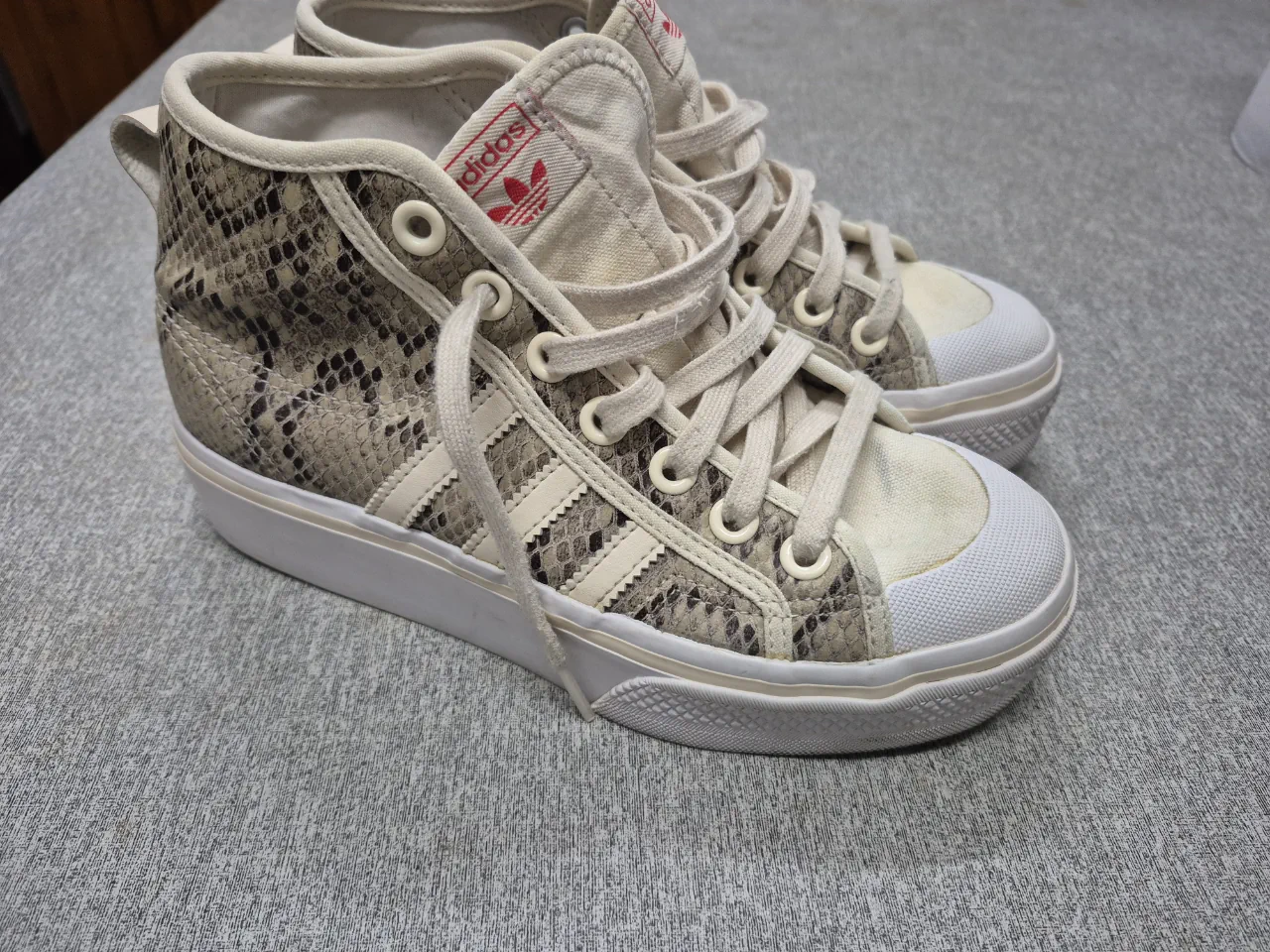 adidas · Talle US 5.5
