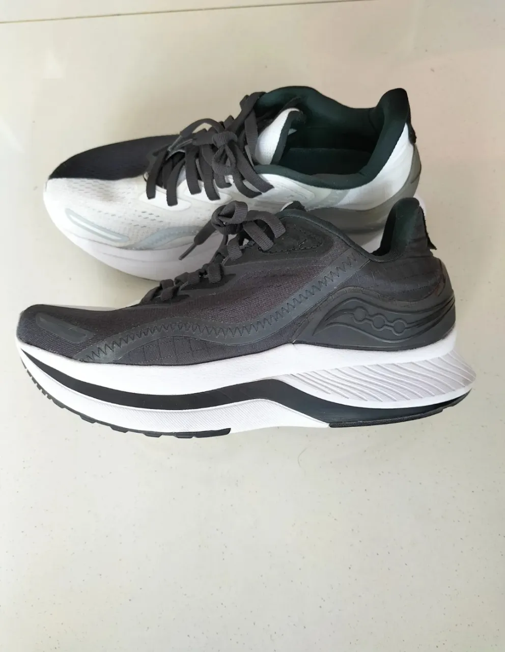 Saucony · Talle US 7.5