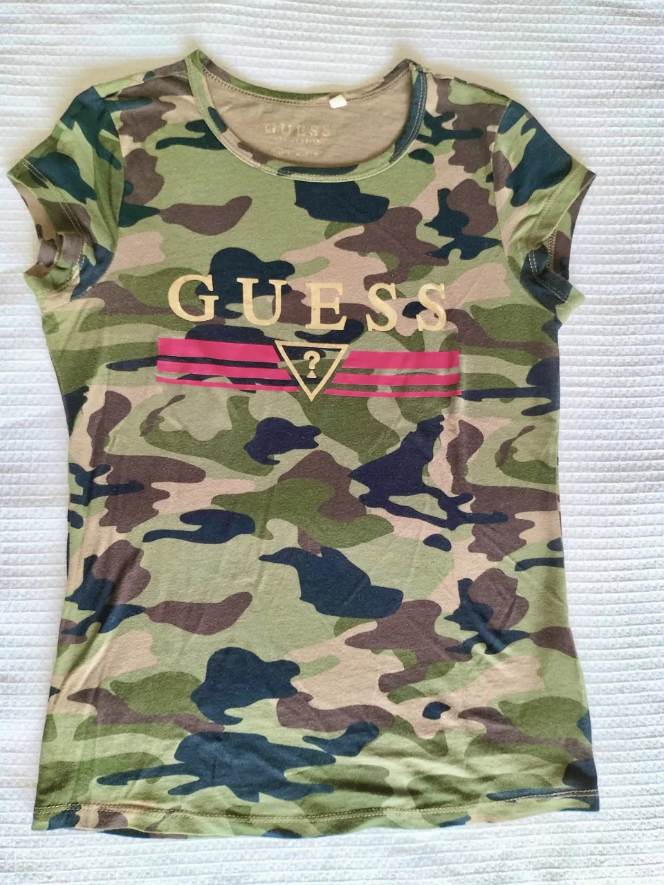 Remera GUESS - imagen 1