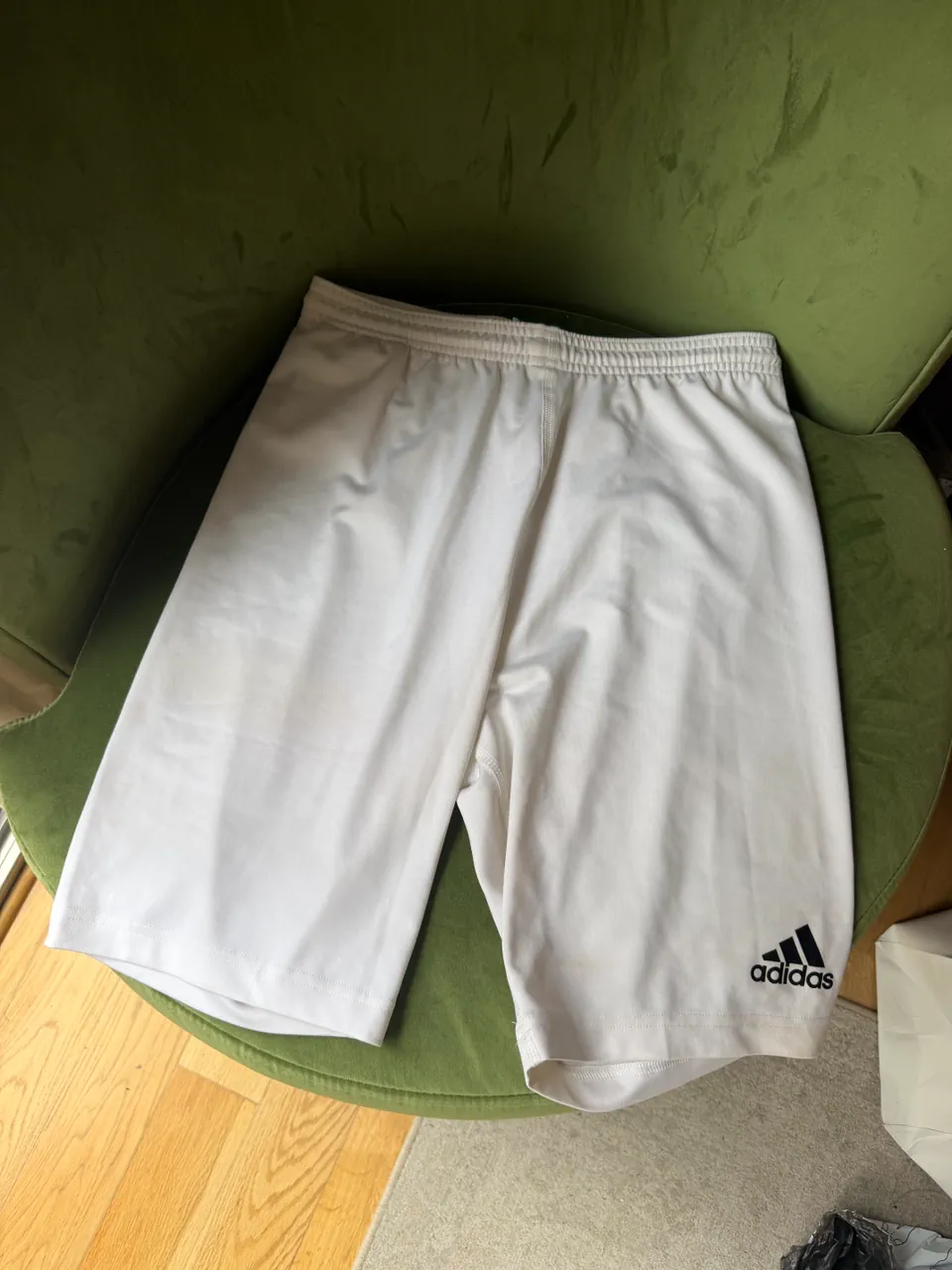 adidas · Talle L