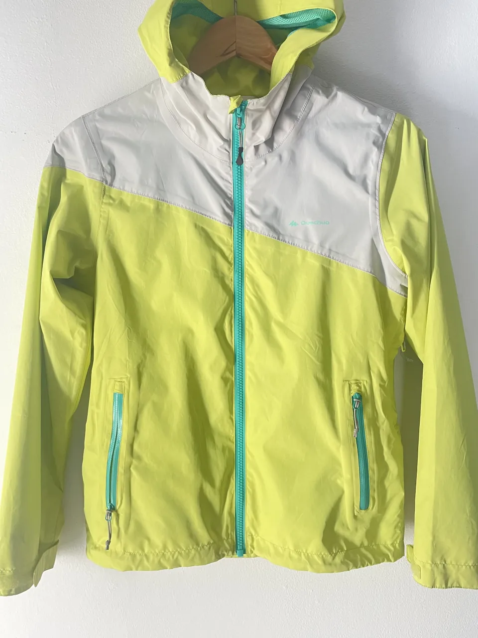 Rompeviento Quechua · Talle 12 años / 152 cm