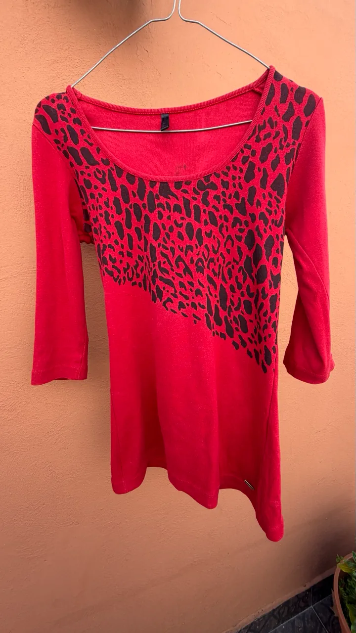 Remera Markova · Talle S