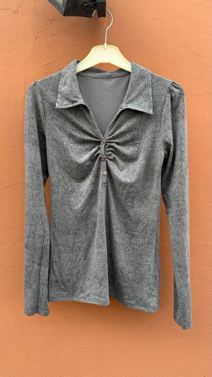 Blusa Sin marca 🩷 · Talle M