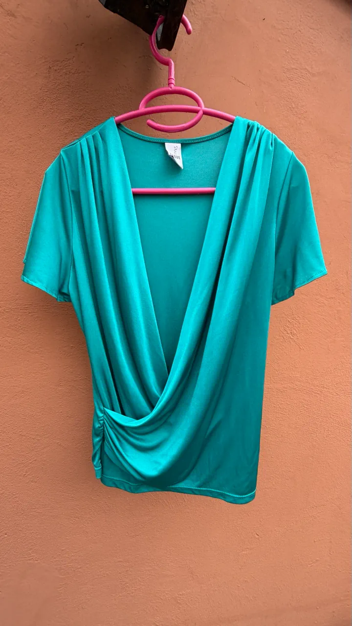 Remera Zohue · Talle L