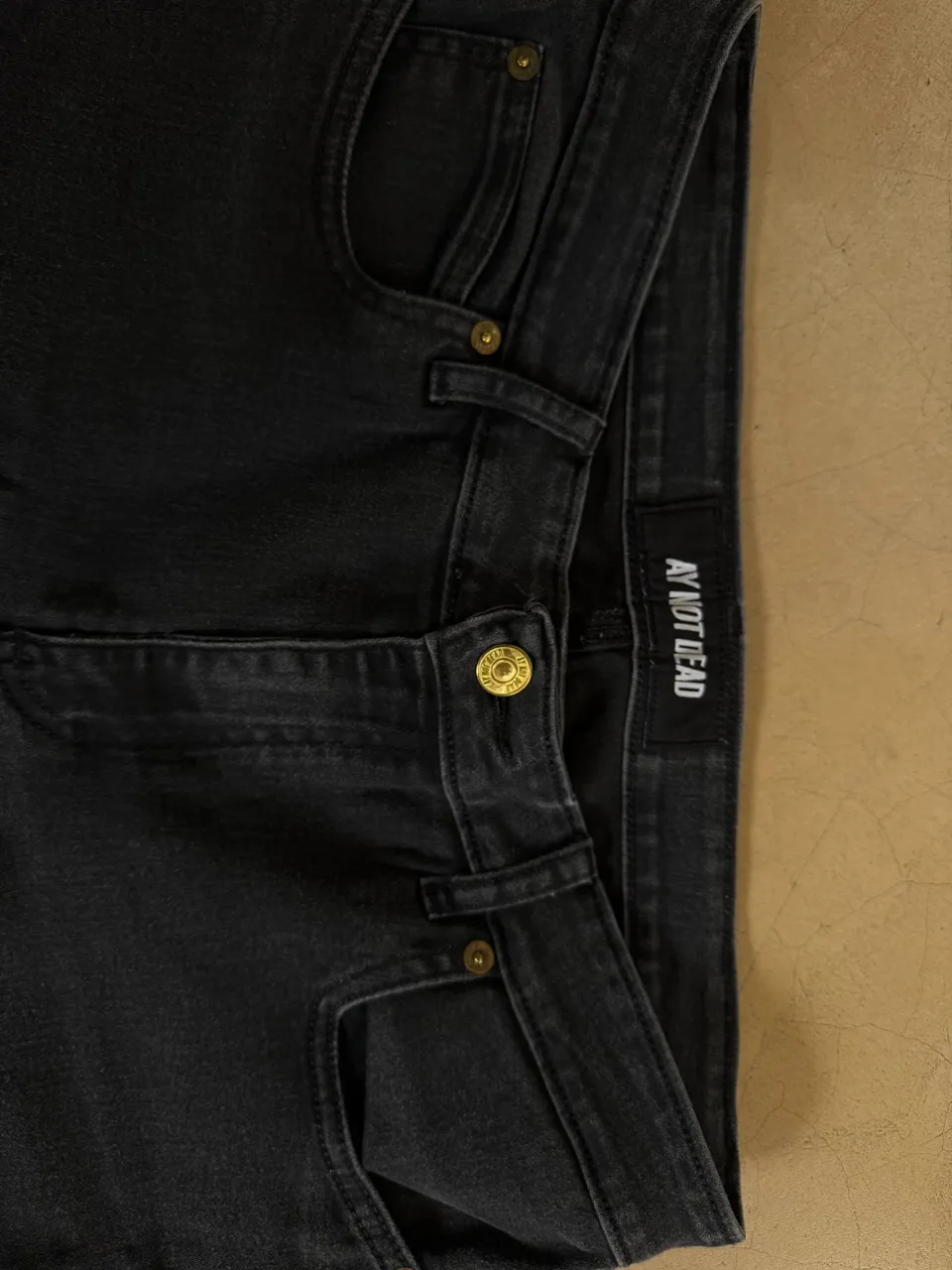 Jean Ay Not Dead · Talle M