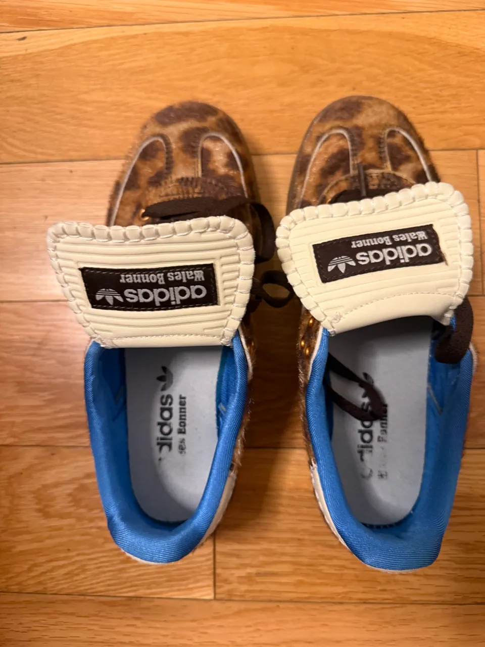 adidas · Talle AR 36