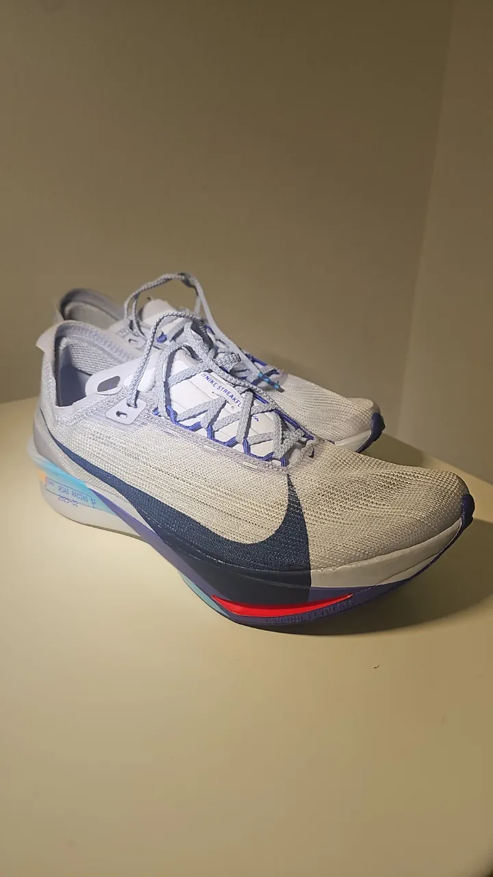 Nike · Talle US 9.5