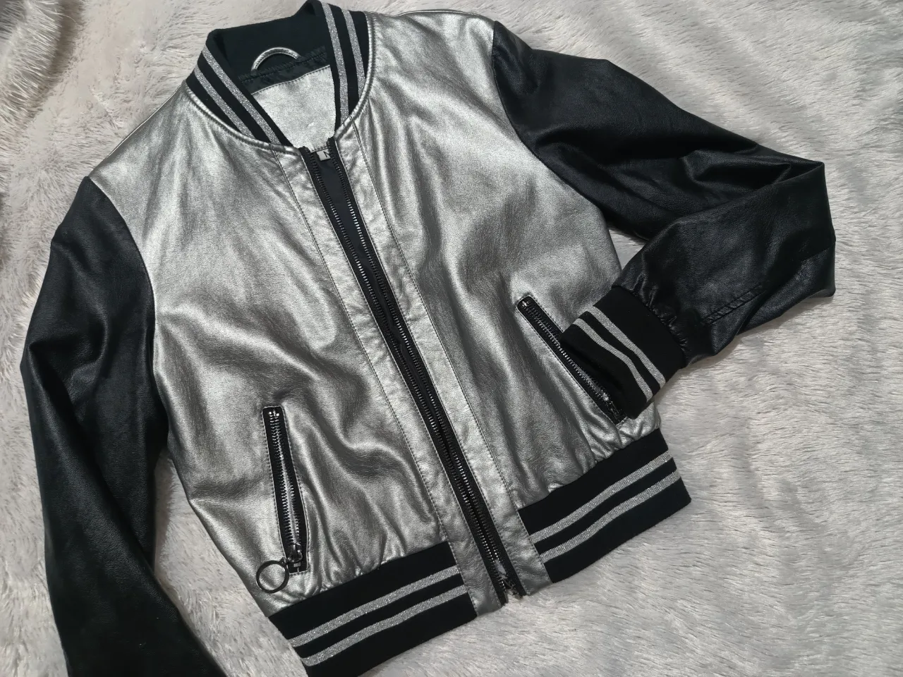 Campera A ≠ · Talle M