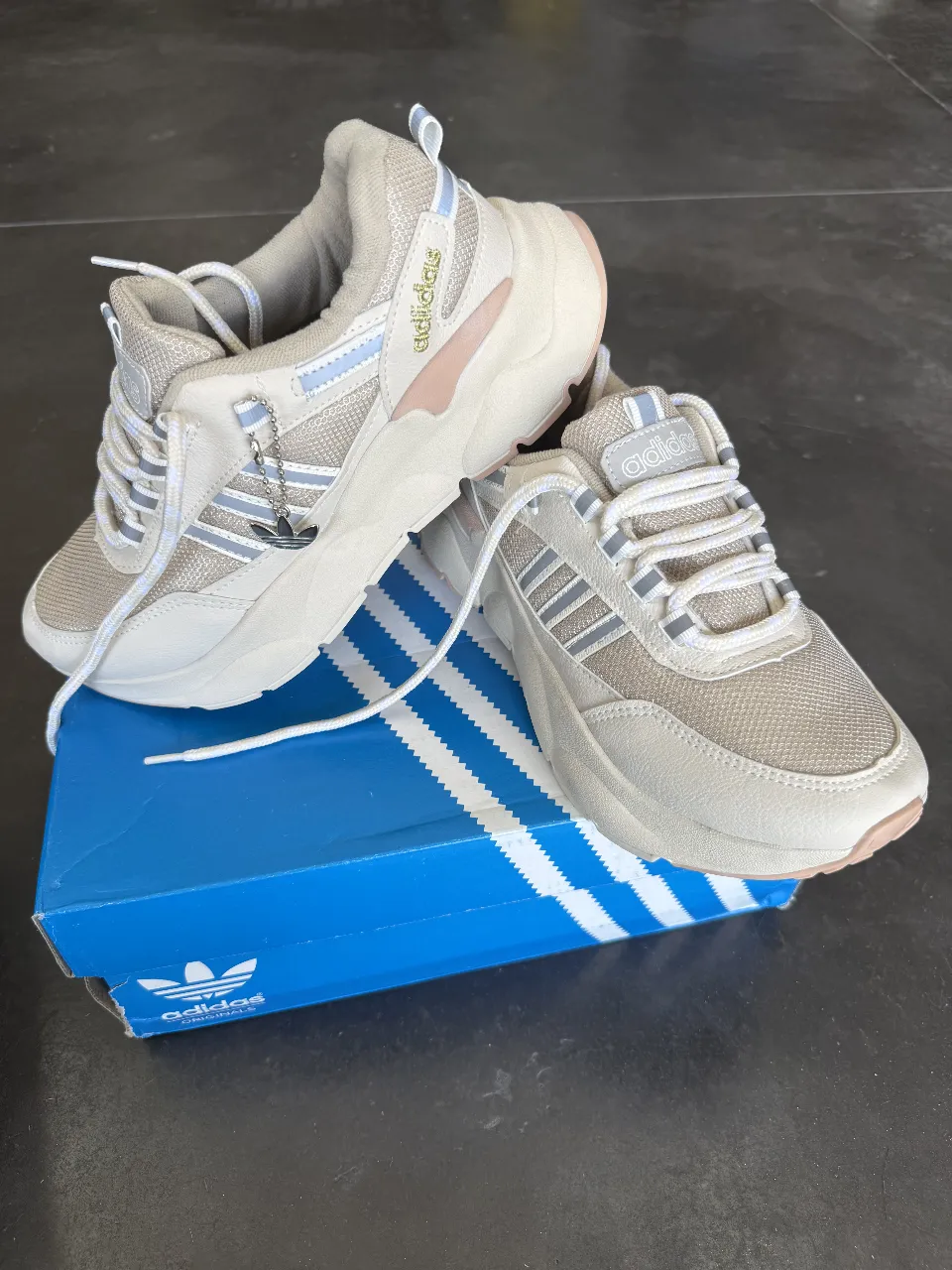 Zapatillas adidas - imagen 1