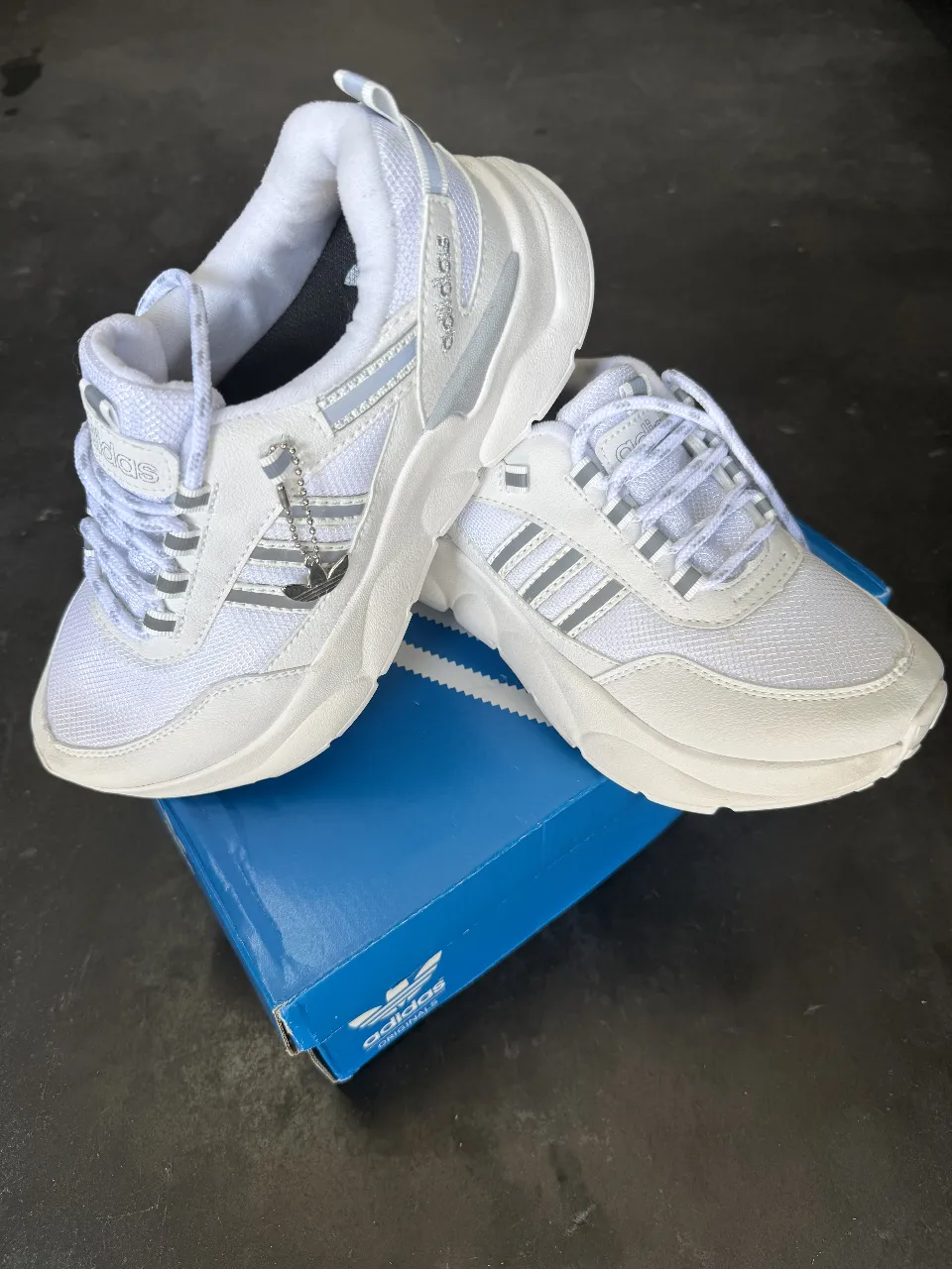 Zapatillas adidas - imagen 1