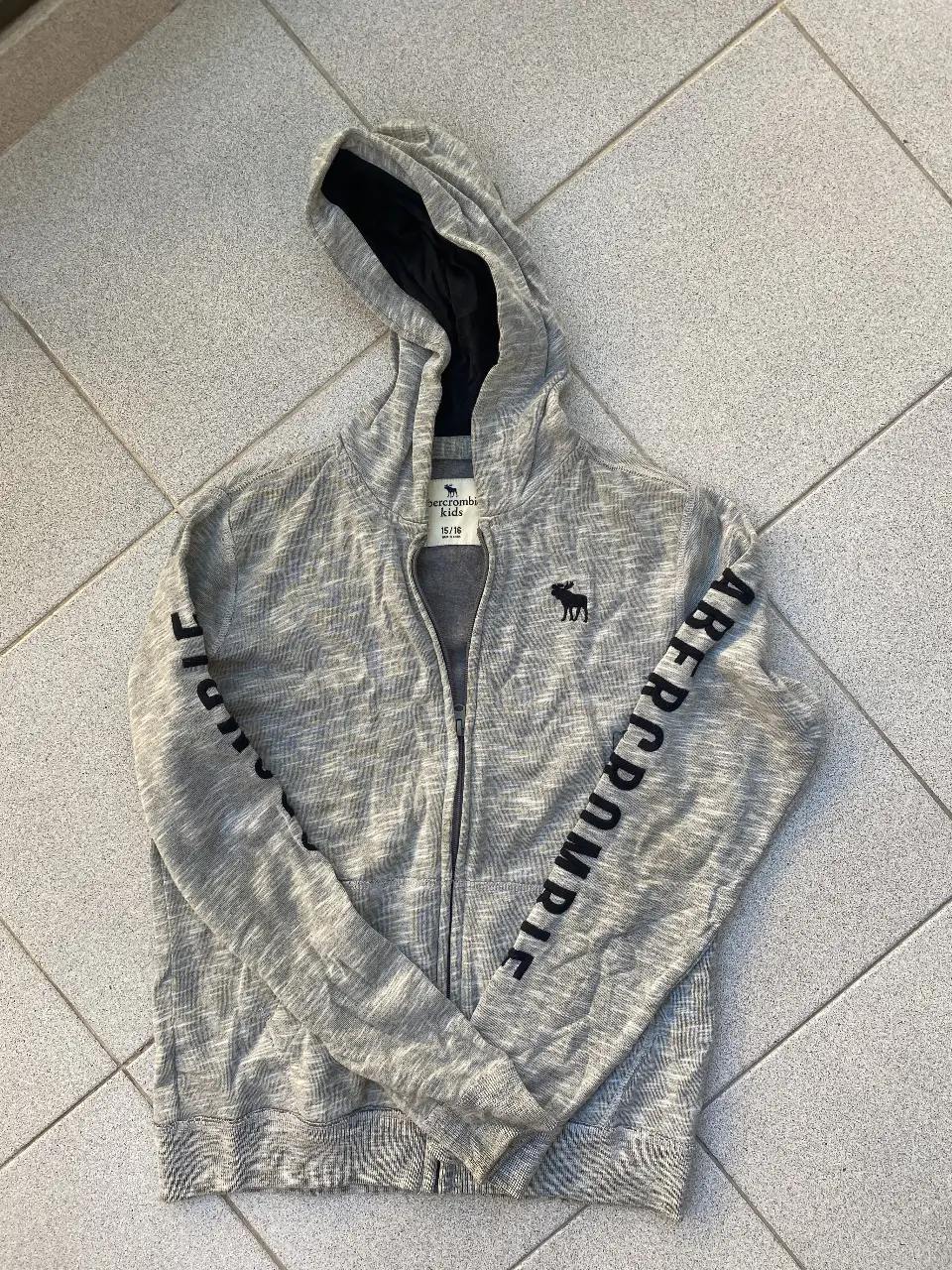 Buzo Abercrombie & Fitch · Talle S