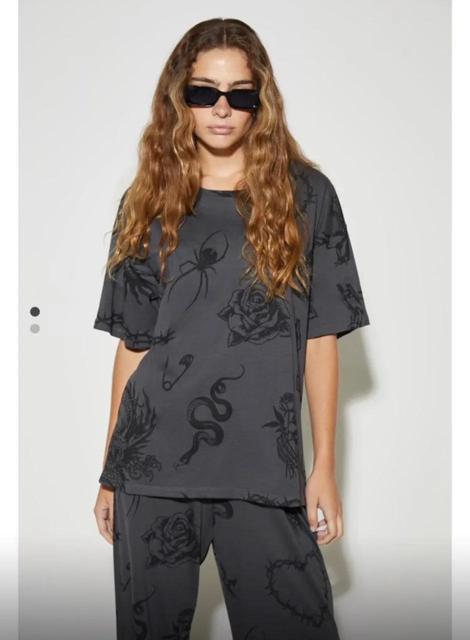 Remera Complot · Talle L