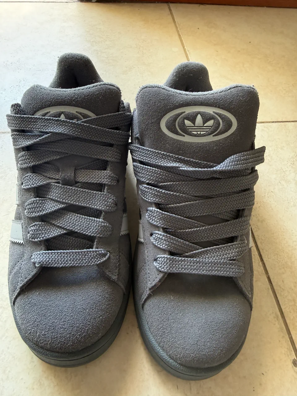 adidas · Talle AR 38