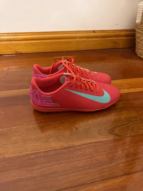Nike · Talle AR 39