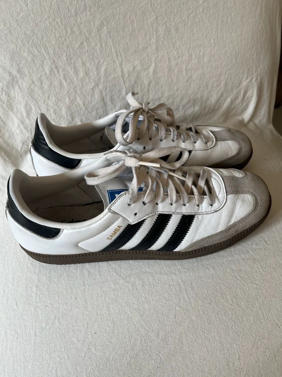 adidas · Talle AR 43