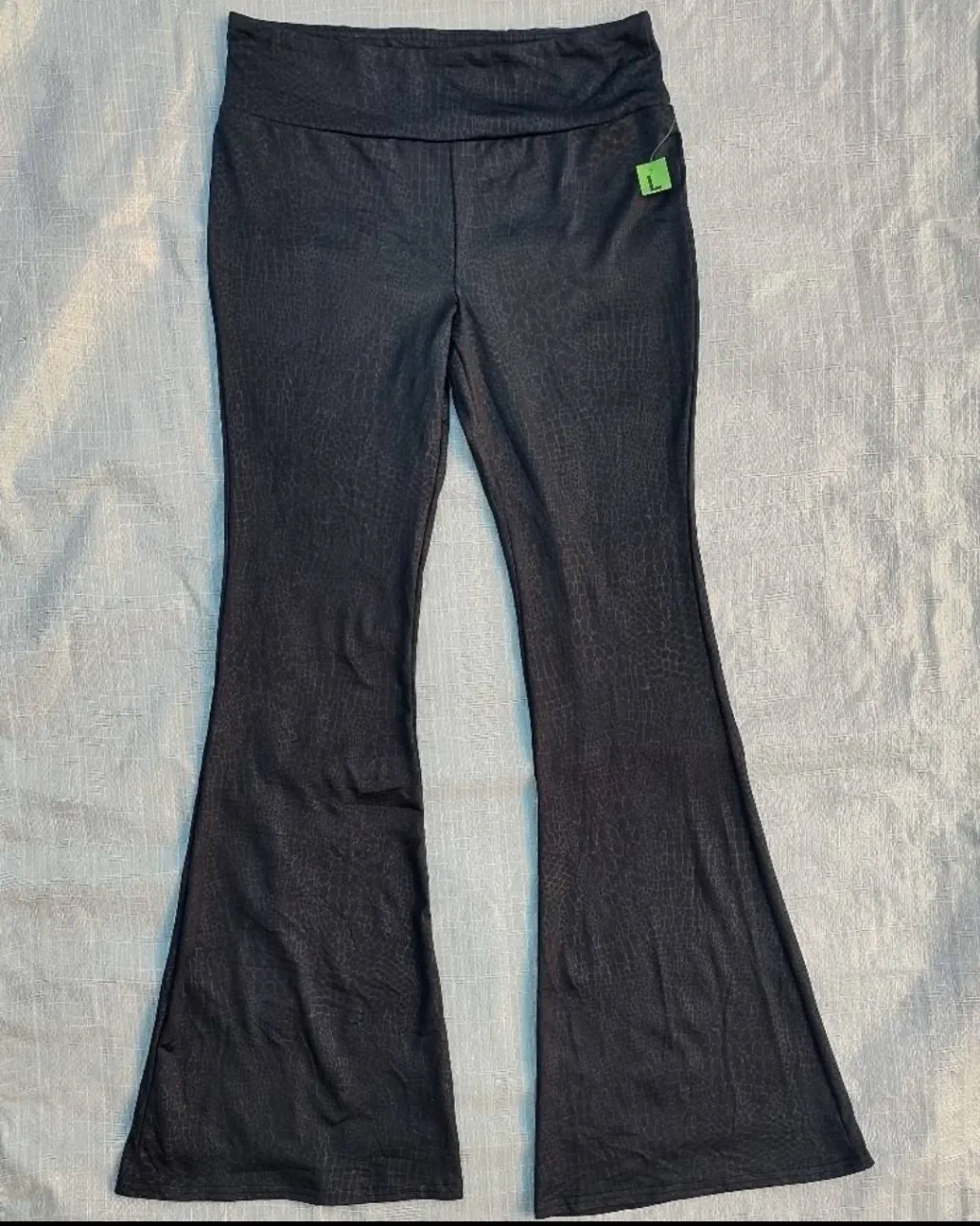 Pantalón No Boundaries · Talle L