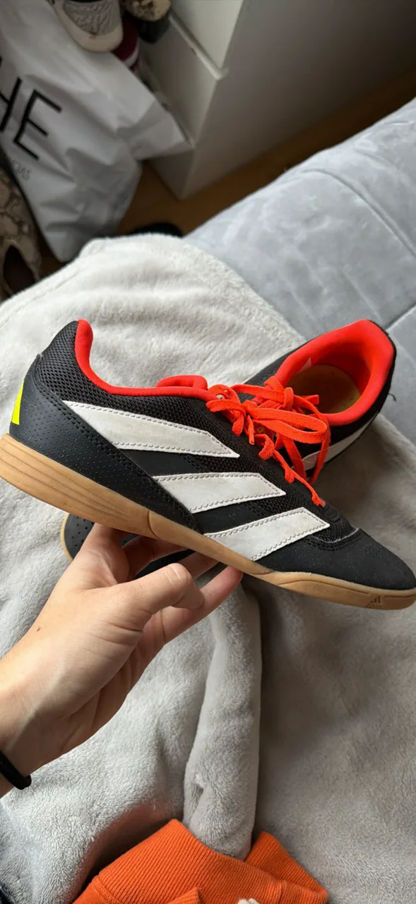 adidas · Talle US 6
