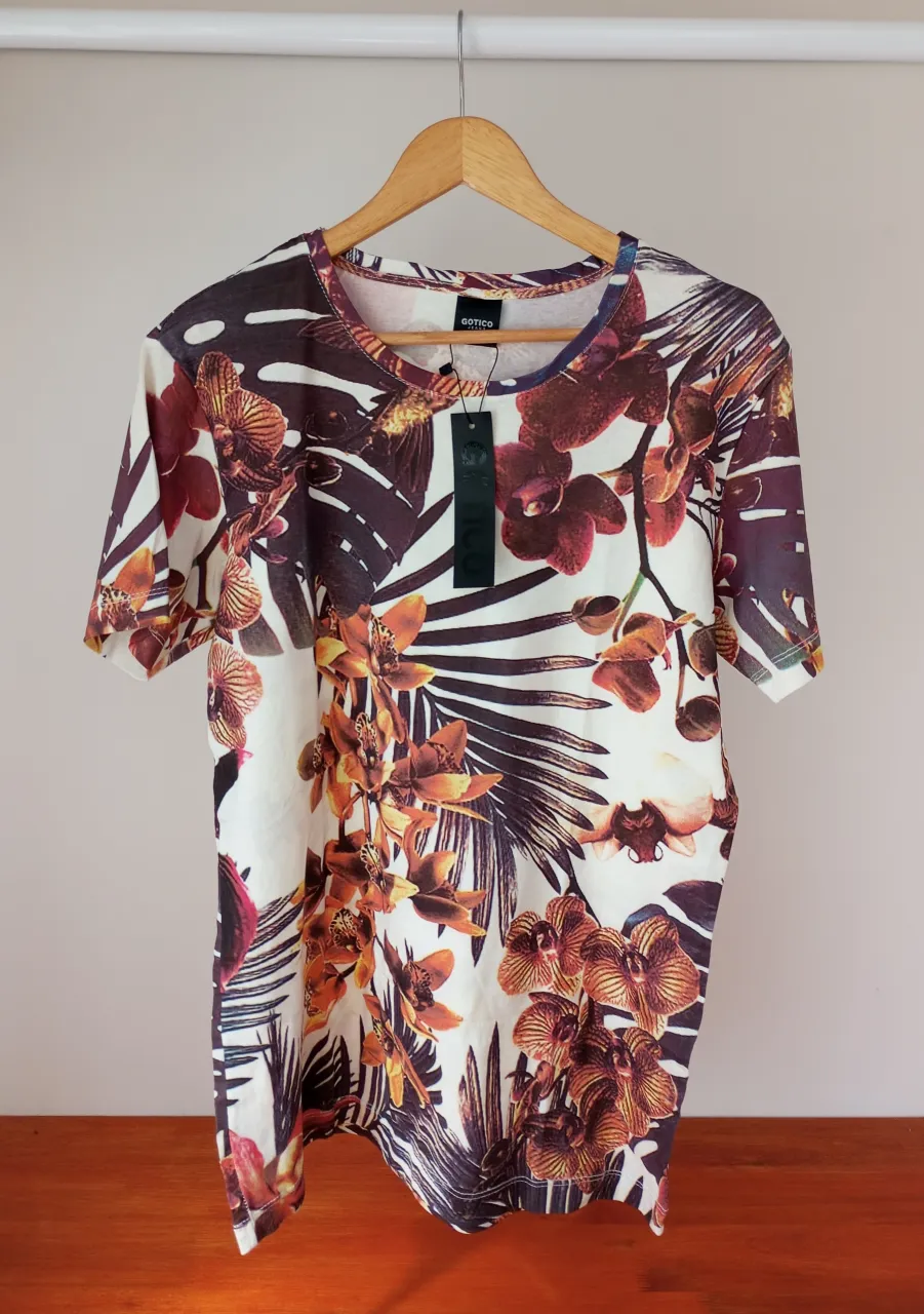 Remera Gotico · Talle L