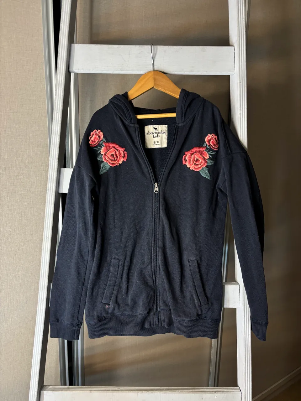 Buzo Abercrombie kids · Talle 10 años / 140 cm