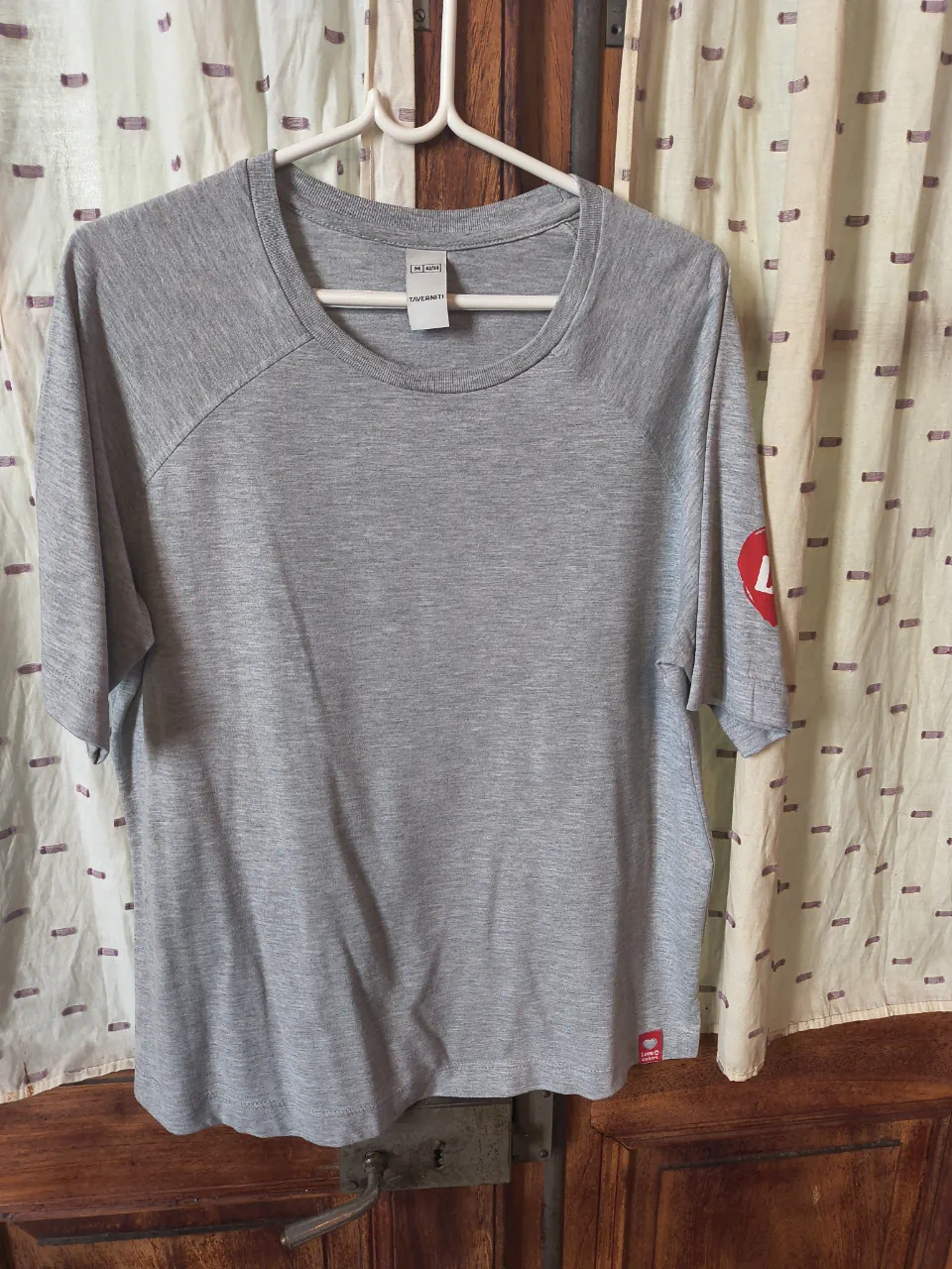 Remera Taverniti · Talle M