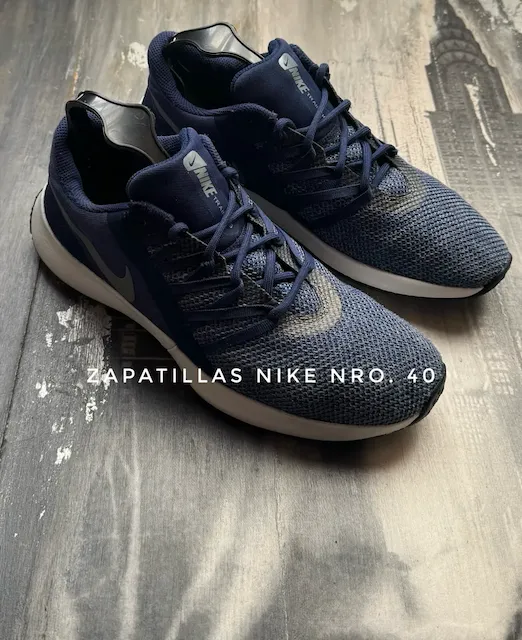 Nike · Talle AR 40