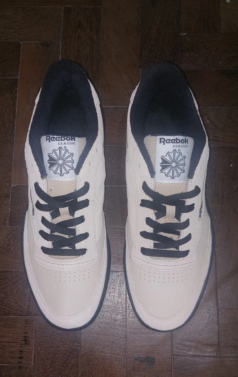 Reebok · Talle AR 43