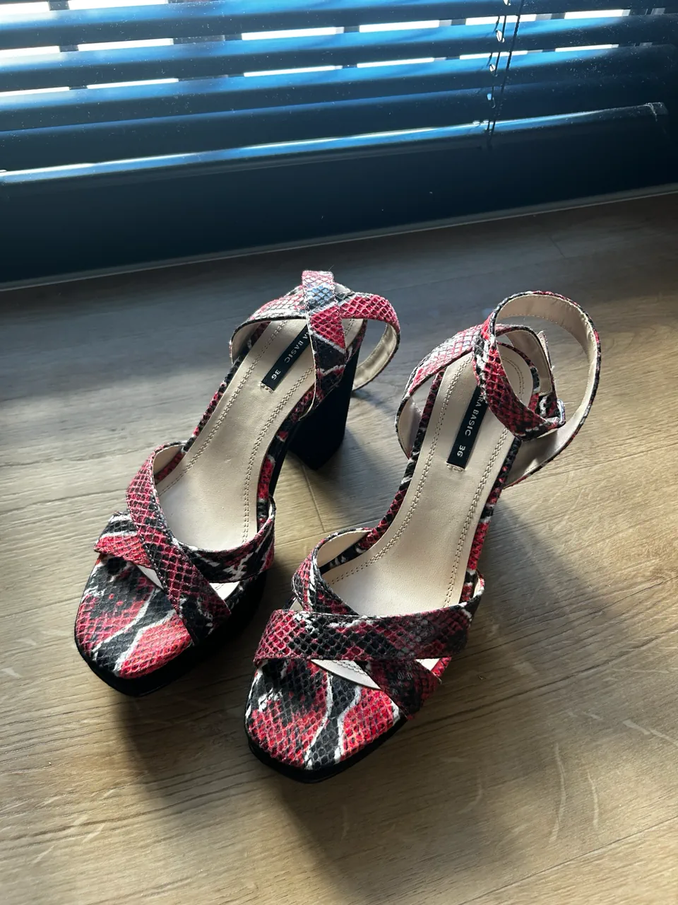 Zara Basic · Talle EU 36