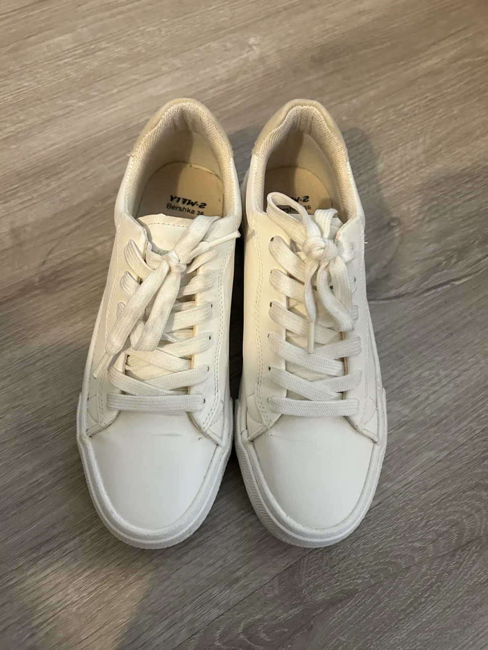Zapatillas Bershka · Talle AR 36