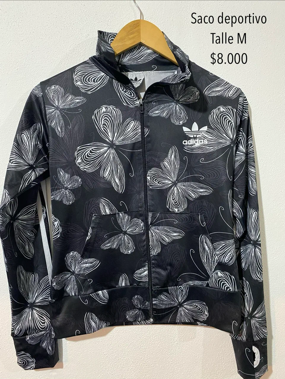 Buzo adidas · Talle M