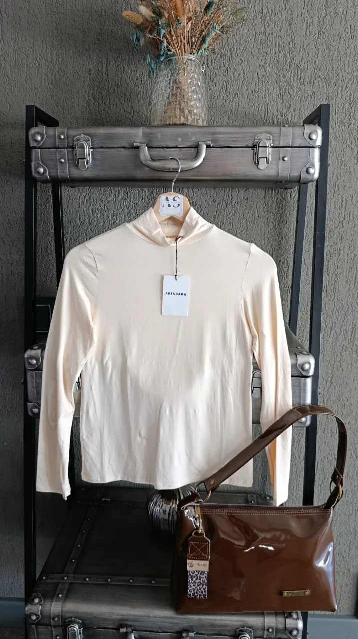 Remera Akiabara · Talle S