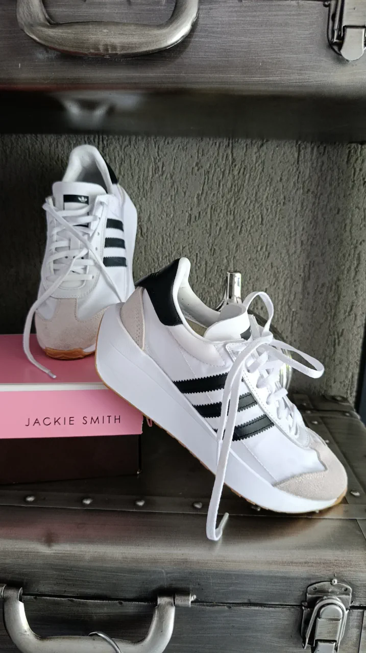 adidas · Talle US 6