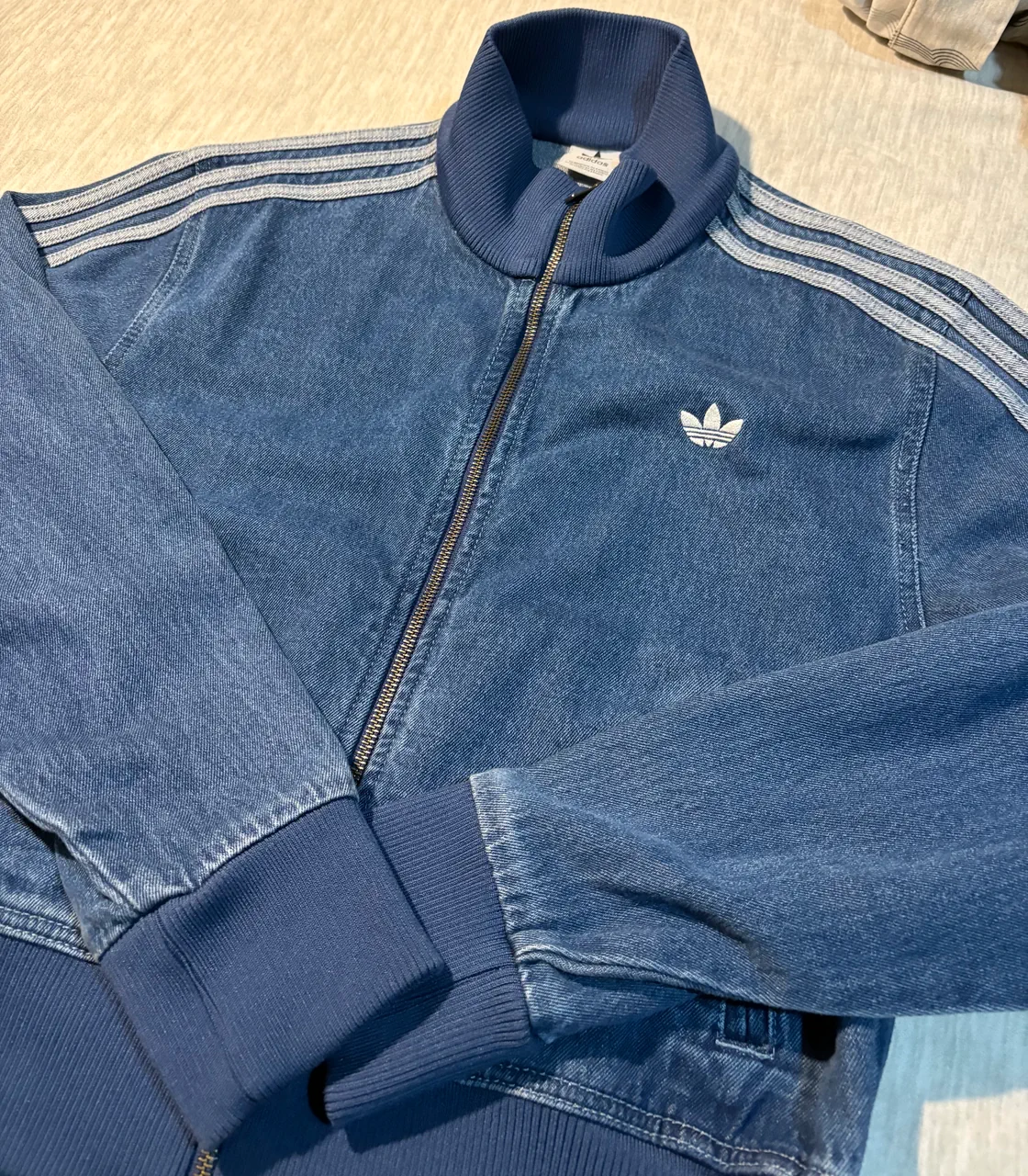 Campera adidas · Talle M