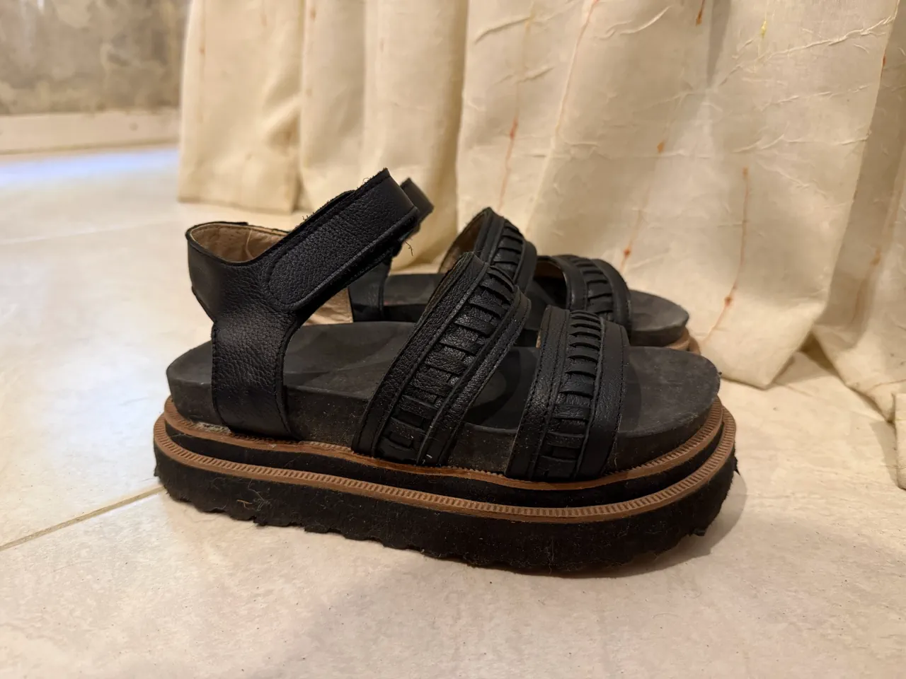Simona shoes · Talle AR 35